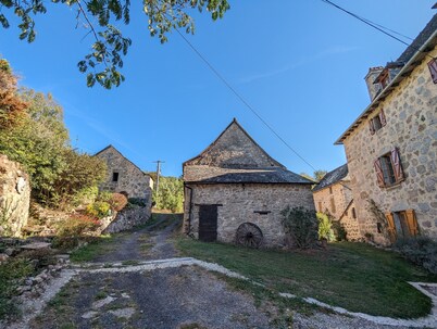 Domaine de La Bertrandie - Historic Estate with Swimming Pool and Hot Tub