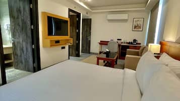 Habitación Premium, 1 cama King size, para no fumadores | Caja de seguridad en la habitación, escritorio y insonorización