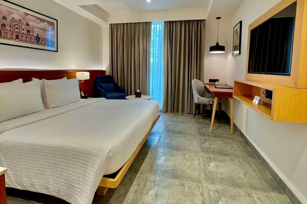 In-room safe, desk, soundproofing, iron/ironing board