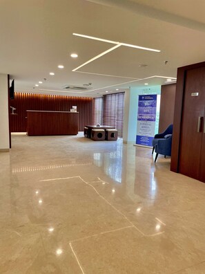 Lobby - Best Western Maharani Bagh (New Delhi)