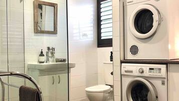 Shower, hair dryer, towels