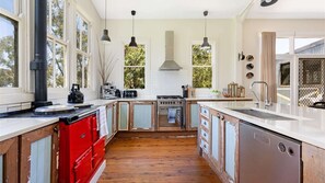 Fridge, microwave, oven, stovetop - Ashby Downs, Moss Vale, Southern Highlands (Moss Vale)