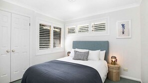 6 bedrooms, iron/ironing board, free WiFi, bed sheets