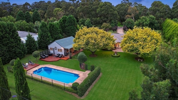 A heated pool - Avonlea, Bowral, Southern Highlands (Bowral)