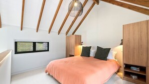 4 soverom, strykejern/-brett, wi-fi (inkludert) og sengetøy