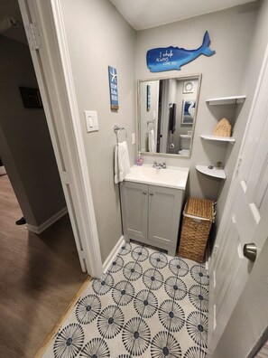 Sèche-cheveux, serviettes fournies