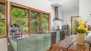 Fridge, microwave, oven, stovetop - Kookaburra Hill, Kangaroo Valley (Kangaroo Valley)