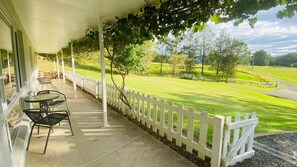 Outdoor dining - Lavender Hill, Kangaroo Valley (Kangaroo Valley)