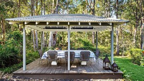 تناول الطعام بالخارج