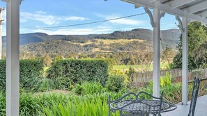 Outdoor dining - Maddys KV, Kangaroo Valley (Barrengarry, Kangaroo Valley)