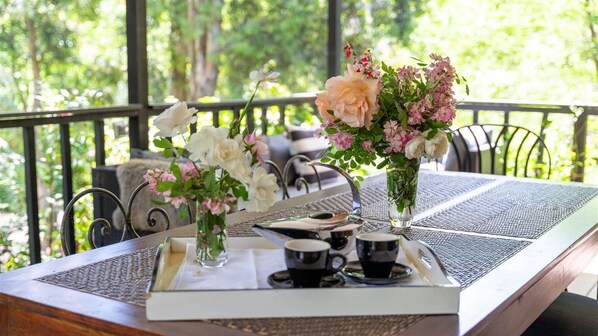 Outdoor dining - Paddington Cottage, Kangaroo Valley (Barrengarry, Kangaroo Valley)