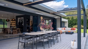 Outdoor dining - Serendipity, Kangaroo Valley (Barrengarry, Kangaroo Valley)