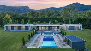 A modern house with a swimming pool, two guest rooms, and a large backyard. - Serendipity, Kangaroo Valley (Barrengarry, Kangaroo Valley)
