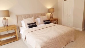 5 bedrooms, iron/ironing board, free WiFi, bed sheets