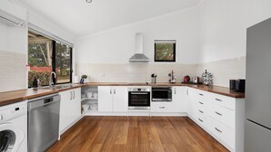 Coffee/tea maker, fridge, microwave, oven - Wild Rose Cottage Kiaroo Estate (Barrengarry, Kangaroo Valley)