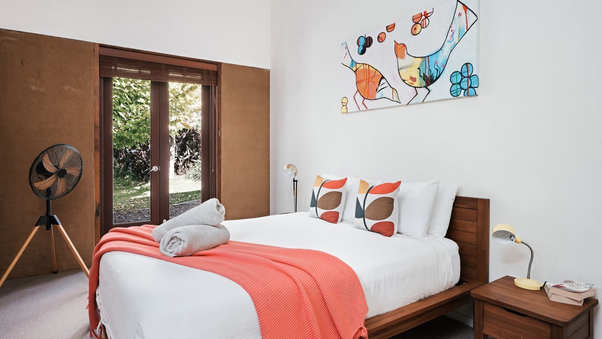 3 bedrooms, iron/ironing board, bed sheets
