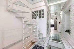 Interior - Glass three-room loft apartment with WiFi & Netflix (Milano)