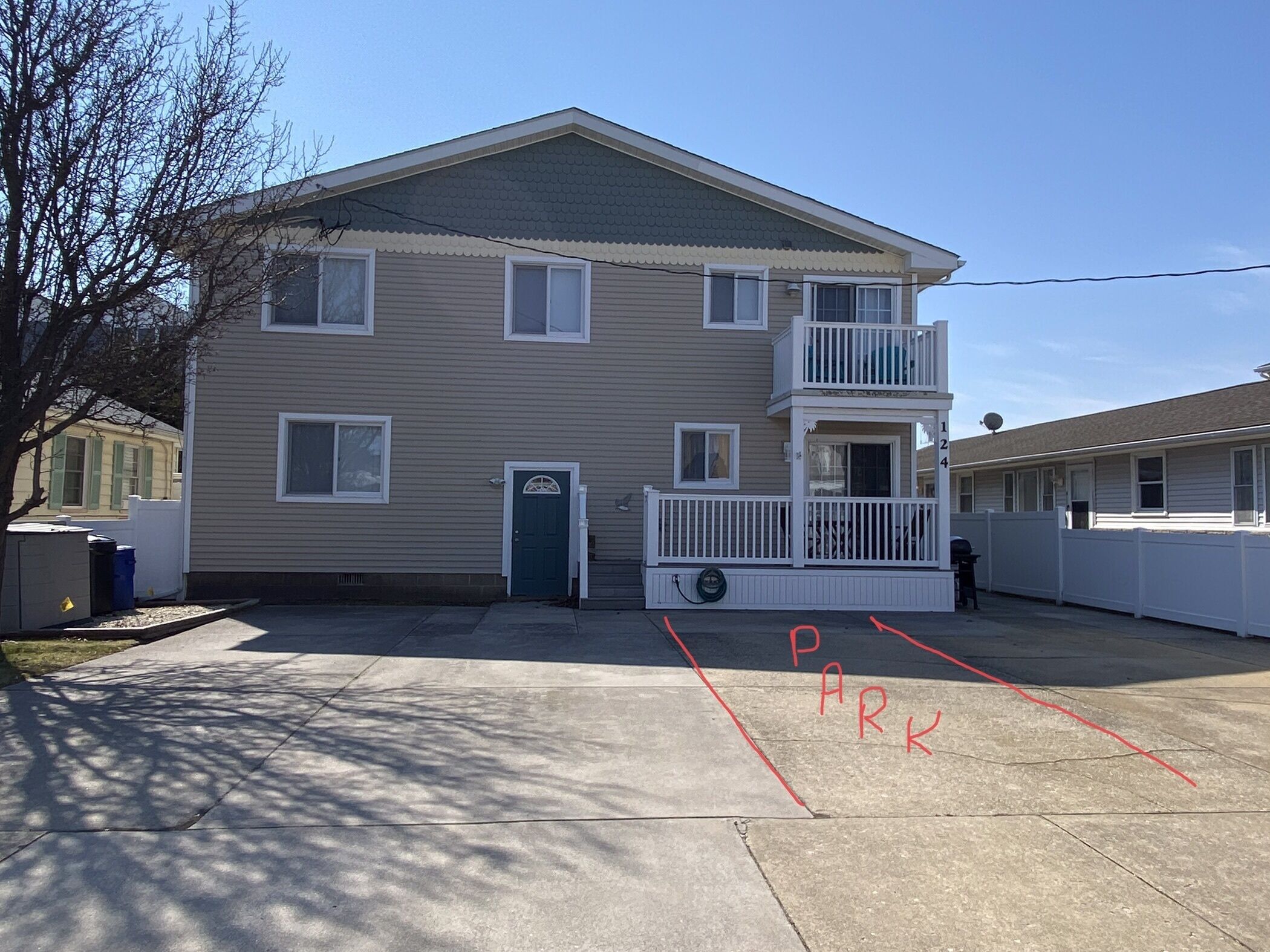 Cozy Sunny 2 Bedroom Condo with off street parking 