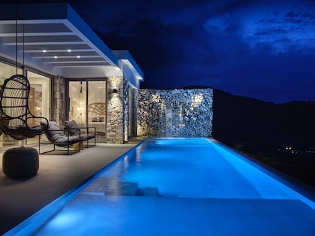 Seasonal outdoor pool, pool umbrellas, sun loungers