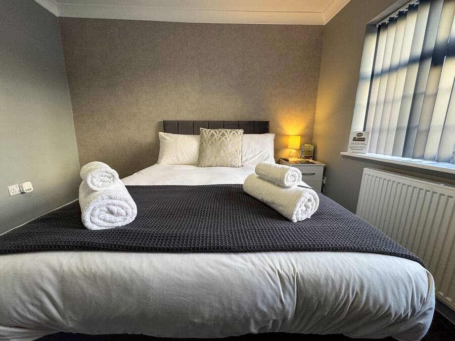 Hypo-allergenic bedding, free WiFi, bed sheets