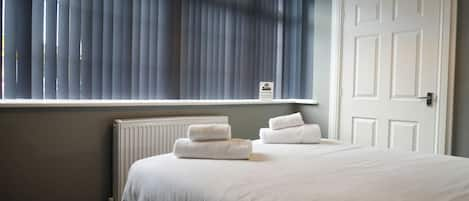 Standard Double Room, Shared Bathroom | Hypo-allergenic bedding, free WiFi, bed sheets