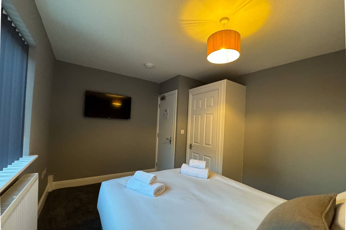 Basic Double Room, Shared Bathroom