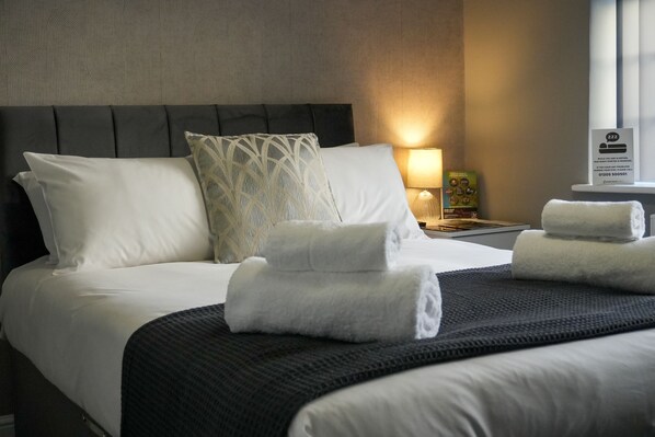 Standard Double Room, Shared Bathroom | Hypo-allergenic bedding, free WiFi, bed sheets - Billy's Place (Boston)