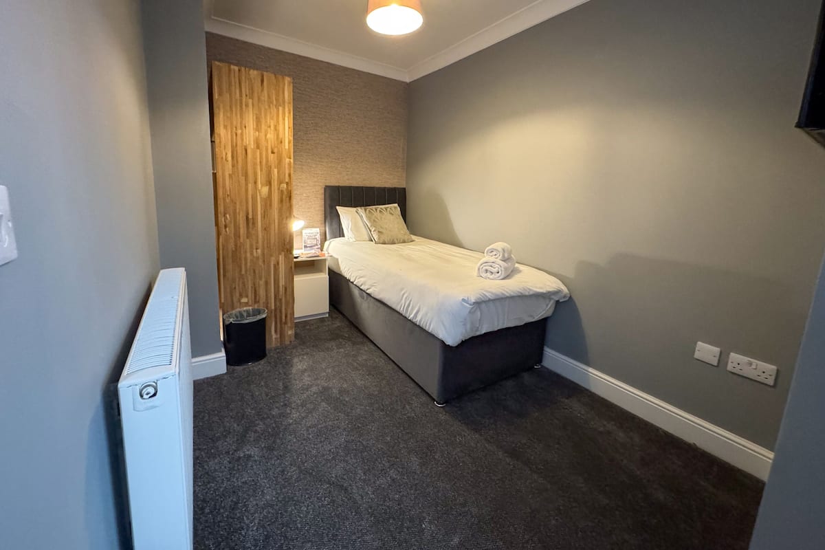 Basic Single Room, Shared Bathroom