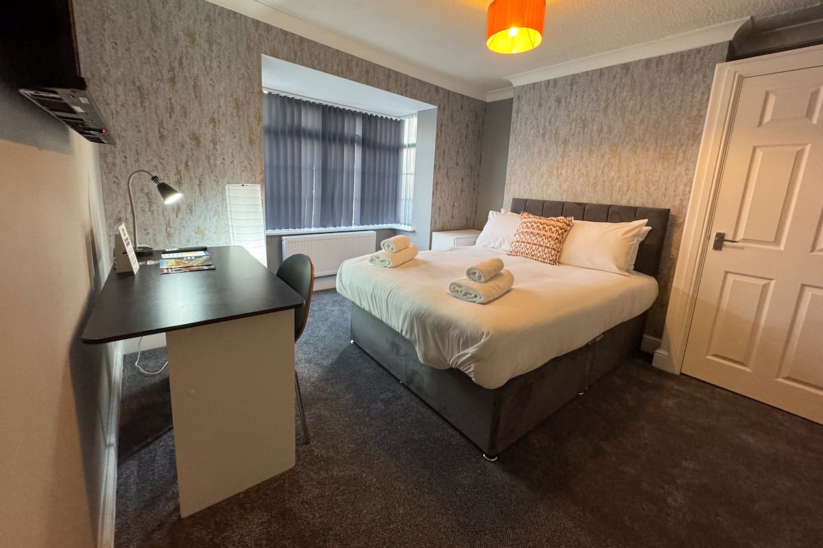 Standard Double Room, Shared Bathroom