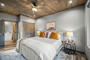 2 habitaciones, tabla de planchar con plancha, wifi y ropa de cama