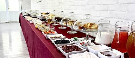 Tägliches inbegriffenes Frühstücksbuffet