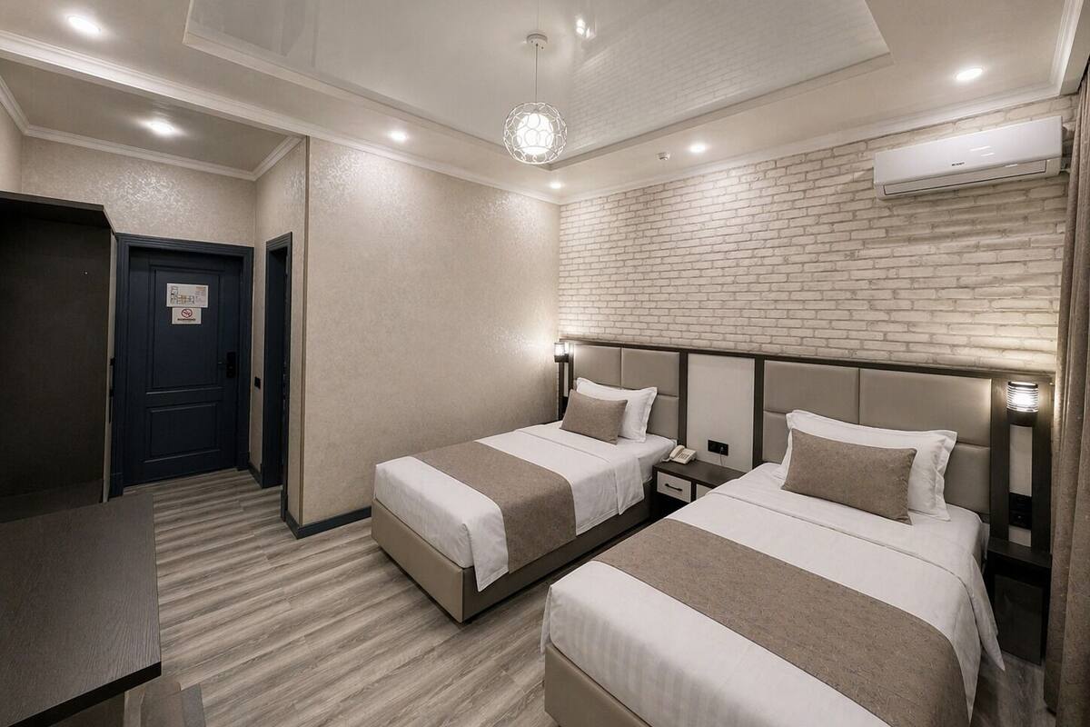 Chambre Deluxe avec lits jumeaux | Literie de qualité, lit avec matelas Tempur-Pedic, bureau