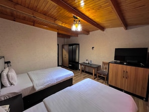 Standard Twin Room | Premium bedding, Tempur-Pedic beds, desk, laptop workspace