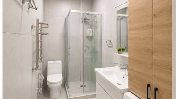 Superior Apartment, City View | Bathroom | Slippers, towels
