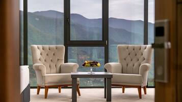 Deluxe Double Room | 1 bedroom, Frette Italian sheets, premium bedding, Select Comfort beds