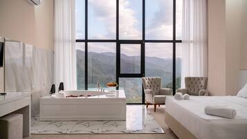 Royal Suite | 1 bedroom, Frette Italian sheets, premium bedding, Select Comfort beds