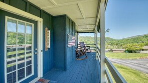 Property grounds - Sweet Views/Grazing Elk/Game Room/Pet-Friendly (Maggie Valley)