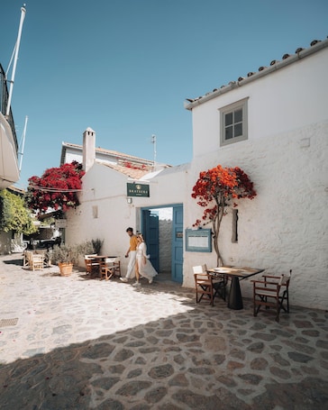Entrada de la propiedad. Bratsera Hotel Hydra