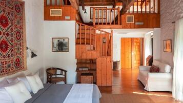 Lafina Grand Suite | Premium bedding, minibar, in-room safe, desk