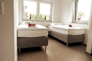 1 bedroom, iron/ironing board, travel cot, WiFi