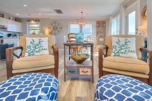 Smart TV, DVD player, books - Beautiful 3BR/2BA House, 2nd Row with ocean & icw views, Dog Friendly, Sleeps 10 (Oak Island)