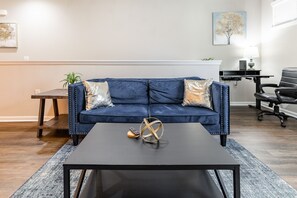 Smart TV, offices - Gym, Fast WiFi, King Bed, Free Parking (Huntsville)