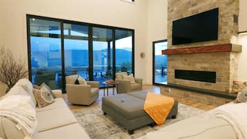 Smart TV, fireplace, ping pong, offices