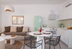 Superior Villa, 2 Bedrooms, Private Pool, Sea View | Private kitchen | Fridge, microwave, oven, dishwasher - Filadaki Villas (Sifnos)