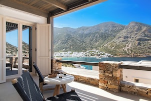 Deluxe Villa, 2 Bedrooms, Private Pool, Sea View | Individually decorated, individually furnished, blackout drapes