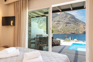Premium Suite, Private Pool, Sea View | Individually decorated, individually furnished, blackout drapes
