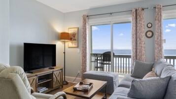 Kondominium, 2 kamar tidur | Area keluarga | Smart TV dan layanan streaming