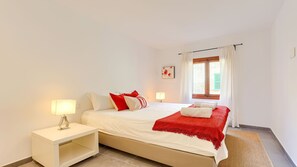 4 bedrooms, in-room safe, iron/ironing board, free WiFi - Modern townhouse with jacuzzi in Pollensa (Pollensa / Pollença)