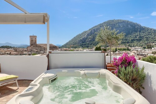 Modern townhouse with jacuzzi in Pollensa