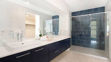 Shower, hair dryer, towels
